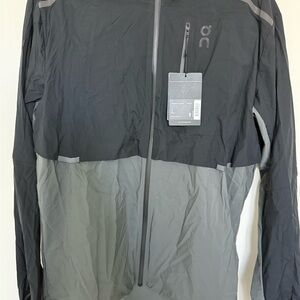 On Running Men's Charcoal and Light Gray Windbreaker